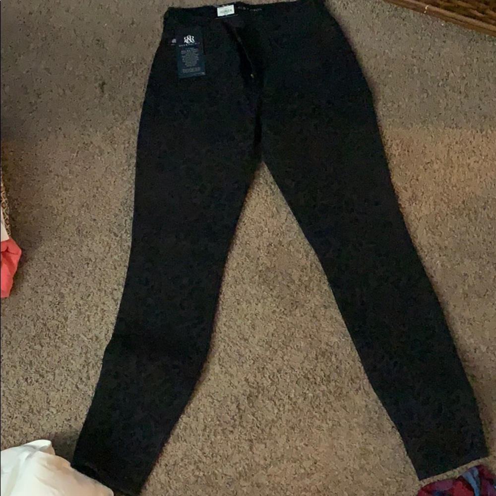 Rock & Republic mid rise “legging”